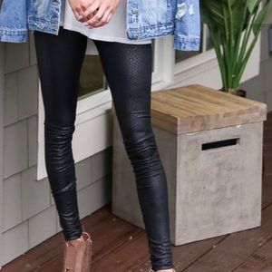 NWOT Faux Snakeskin Black Legging Size Small